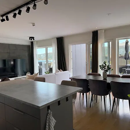 Lejlighed Large Luxurious With Private Terrace And Parking
